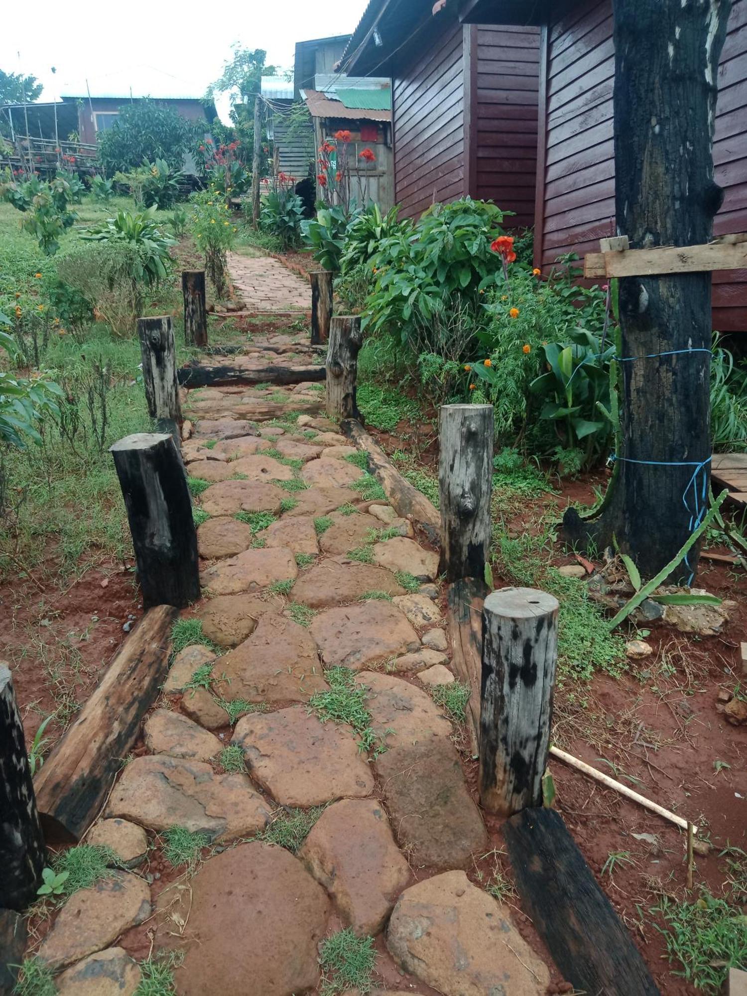 Happy Bungalow & Trekking Banlung Exterior foto